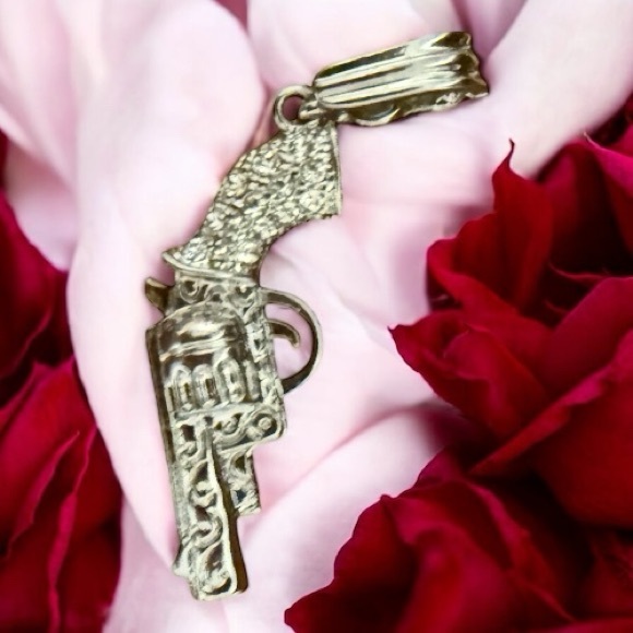 Elegant Silver Pendant Necklace - Picture 7 of 7